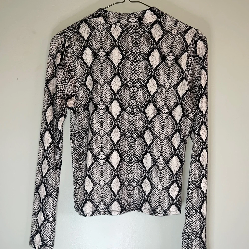 Snake skin long sleeve top - Picture 2 of 3